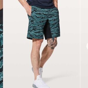 Lululemon T.H.E. Short Linerless 9" Short Tiger Camo Multi Blue